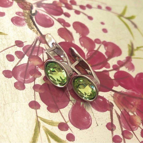Jenavi White Gold Vermeil Green Swarovski English Lock Earrings - Picture 6 of 6